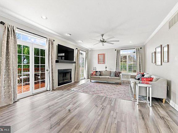 3rd image of 9 Regency Ct
