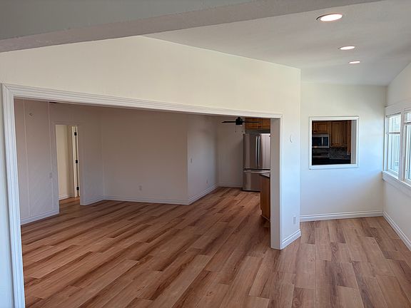 5th image of 7519 La Jolla Blvd