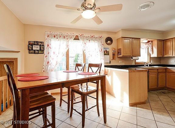 4th image of 17500 Oakwood Dr