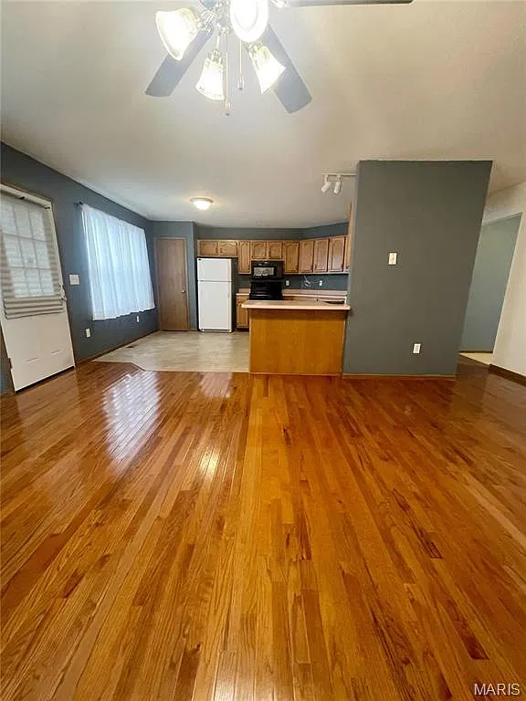 3 bed, 2.0 bath, 1500 sqft, $1,895 — Photo 3