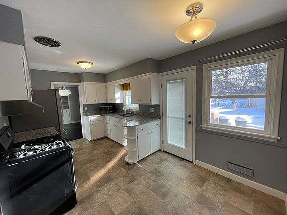 5th image of 1605 72nd St W