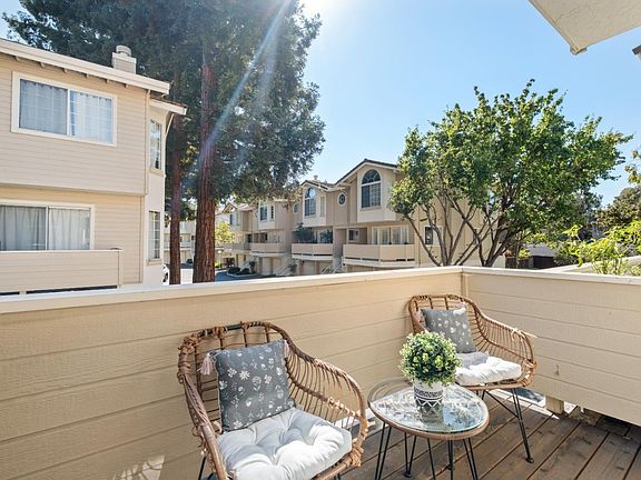 5th image of 703 Hibiscus Pl