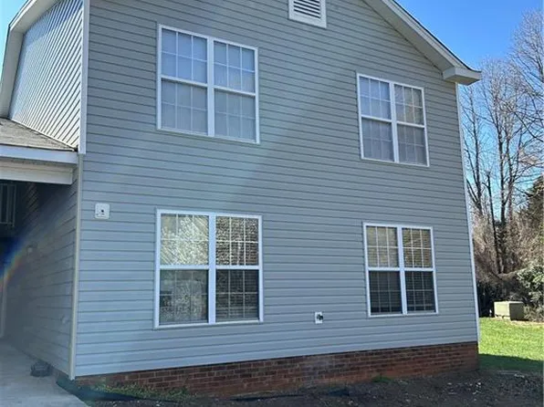 11 Meadowood Glen Way APT B, Greensboro, NC 27409