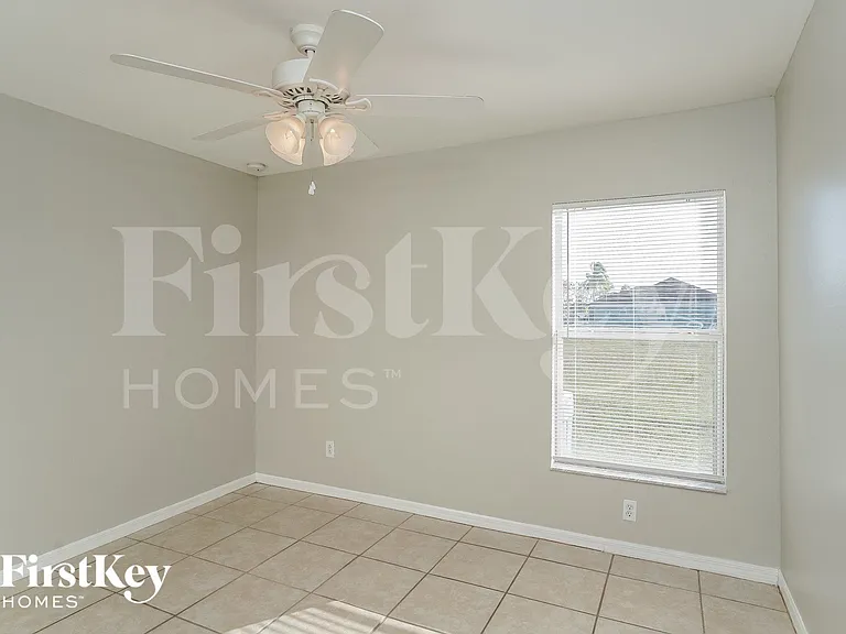 1702 NW 18th St — Photo 11