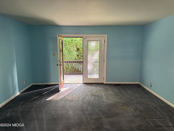 4th image of 770 Willow Creek Dr