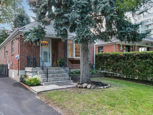 132 Wesley St, Toronto, ON M8Y 2X1