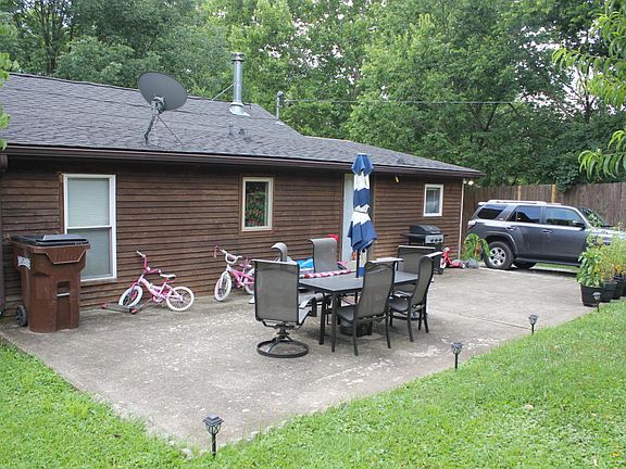 4th image of 1013 Plum Creek Rd