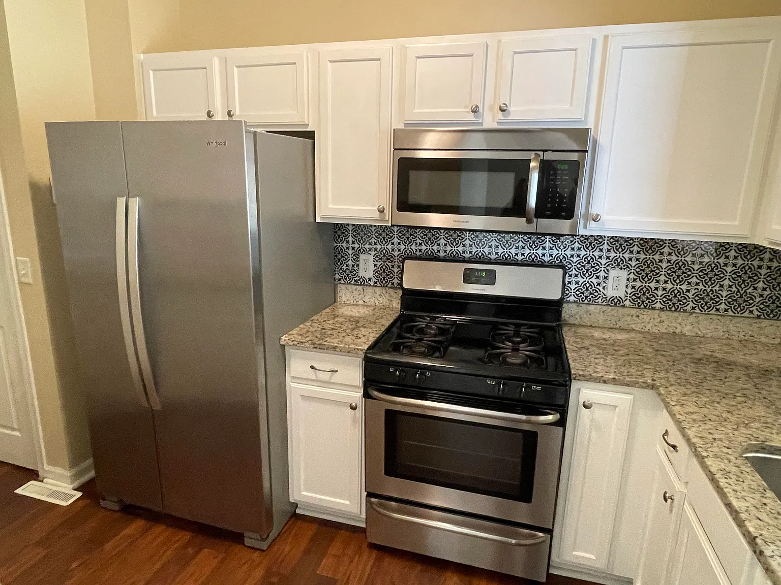 2 bed, 2.5 bath, 1792 sqft, $1,700 — Photo 2