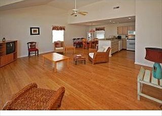 4th image of 4 W Bayberry Dr