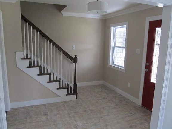 2nd image of 2433 Park Ln