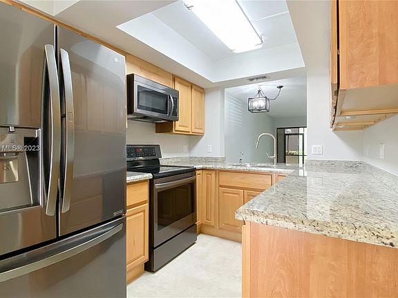 3rd image of 1921 SW 15th St APT 25