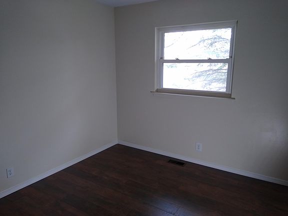 5th image of 2387 Hilldale Dr