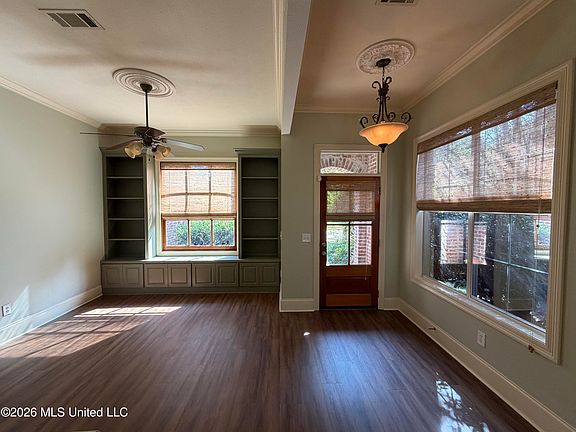 3rd image of 782 Orleans Cir