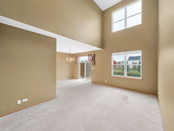 2nd image of 526 Majestic Ln #526