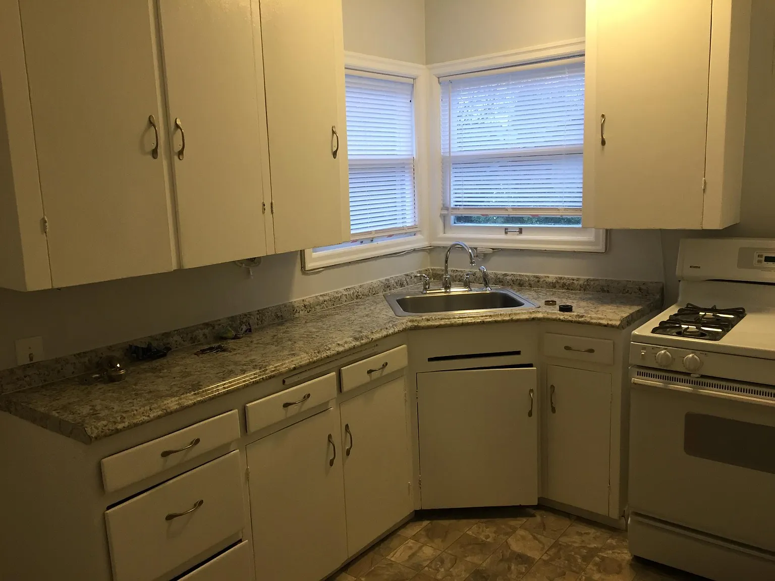 Studio, 420 sqft, $1,175 — Photo 4
