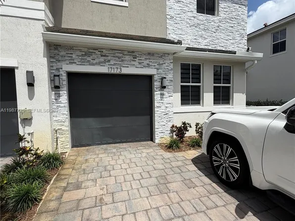 17173 SW 1st St, Pembroke Pines, FL 33027
