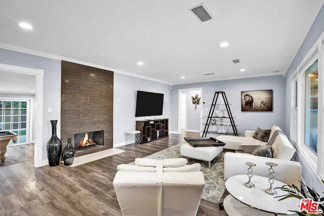 3 bed, 3.0 bath, 2583 sqft, $6,500 — Photo 2
