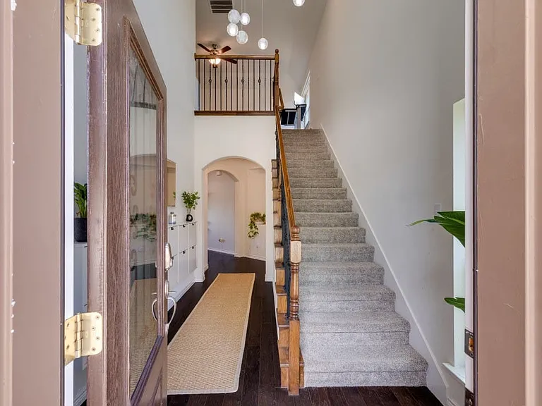 10105 Barstow Way — Photo 2