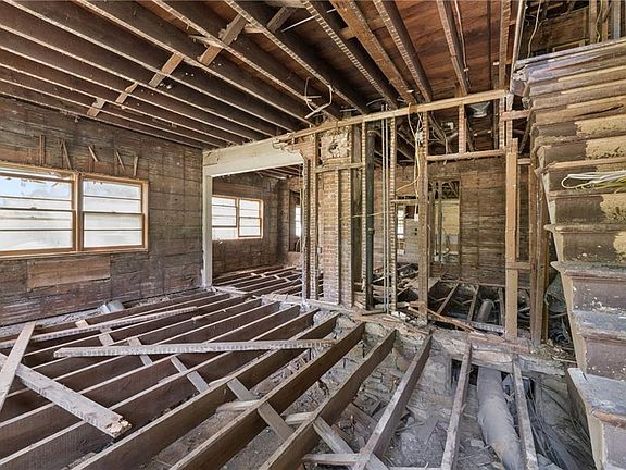 2nd image of 703 E 4th St
