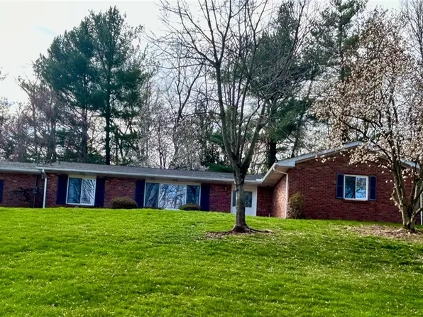 104 Wildwood Dr, Marietta, OH 45750