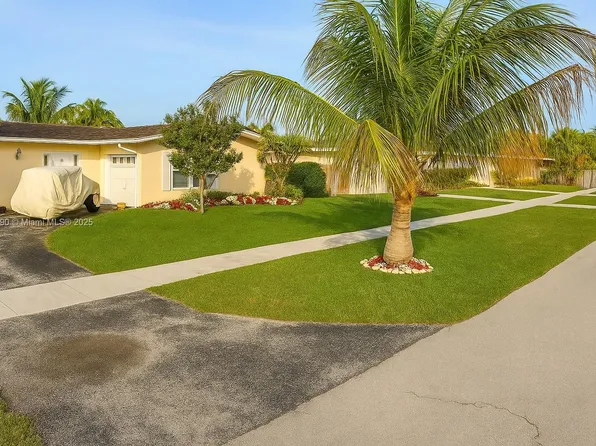 9990 Broad Channel Dr, Cutler Bay, FL 33157