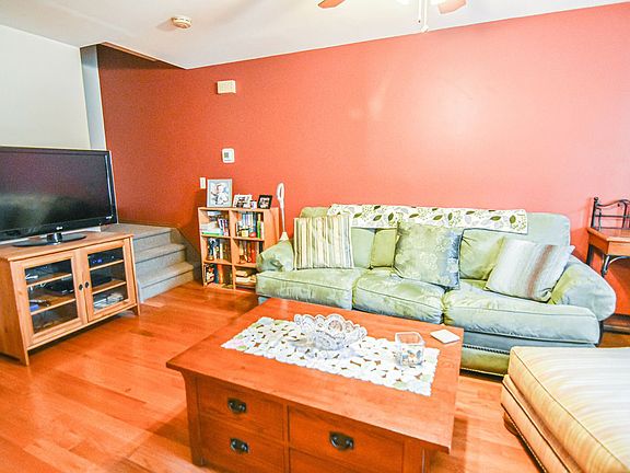 4th image of 745B Ramona Ave