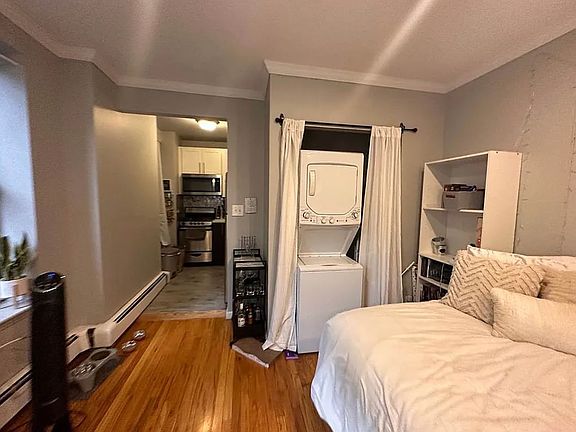 3rd image of 211 W 146th St #2
