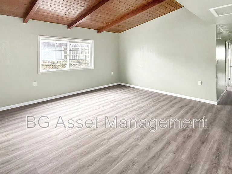 1755 Emeric Ave — Photo 8