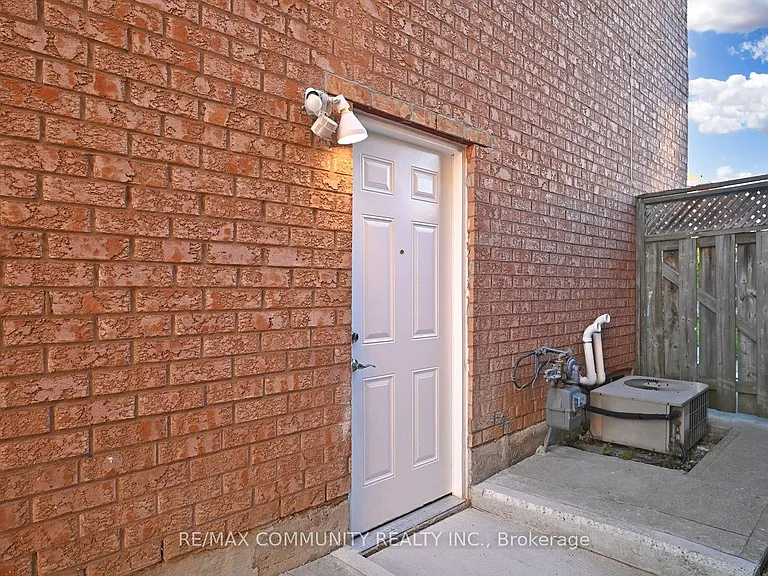32 Faywood Dr #BASEMENT — Photo 2