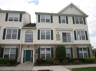 242 Windmill Ct, Phillipsburg, NJ 08865