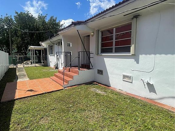 3rd image of 1529 SW 2nd St