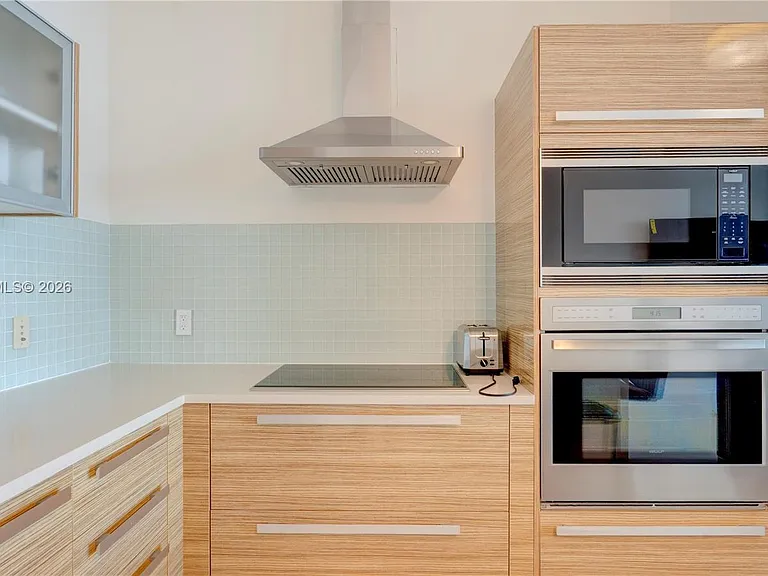 2020 N Bayshore Dr #1905 — Photo 25