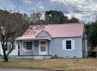 1113 N Haughton St, Williamston, NC 27892