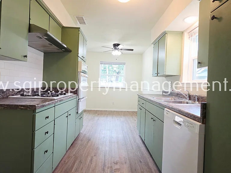 738 Kingswood Ave — Photo 4