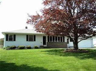 6 Rogers Dr, Gates, NY 14606