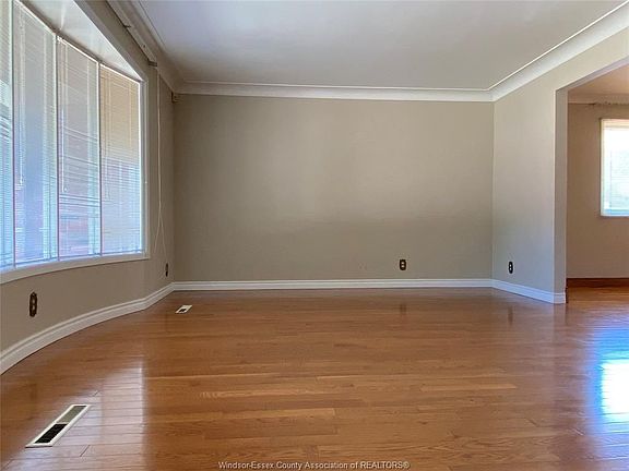 5th image of 2951 Saint Clair Ave