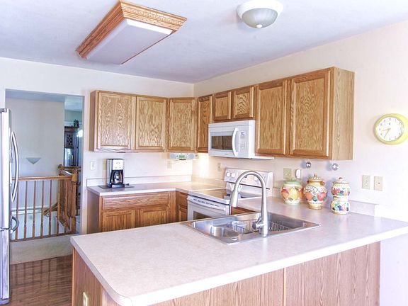2nd image of 2534 Newpoint Dr