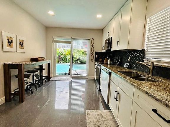 4th image of 5431 SW 44th Ave