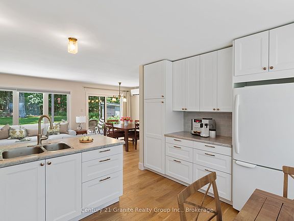 4th image of 22 Highland Gate Blvd