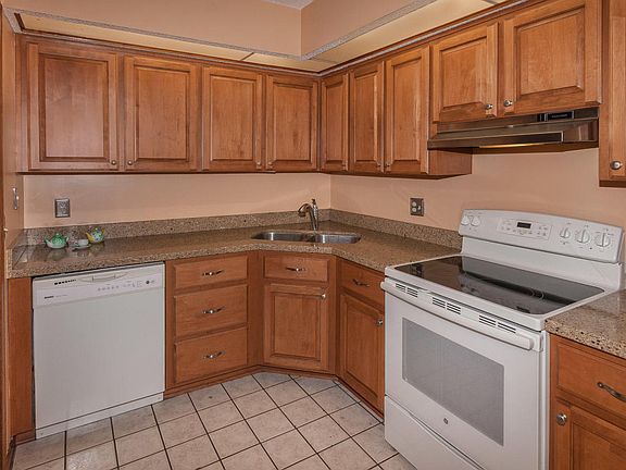 2nd image of 1158 Romaine Cir E