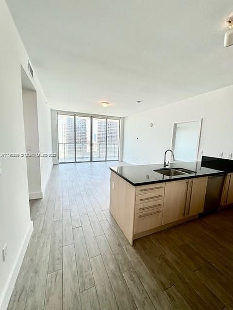 1st image of 1111 SW 1st Ave #Uph4023