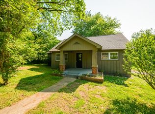 93 Middle Rd, Lookout Mountain, GA 30750