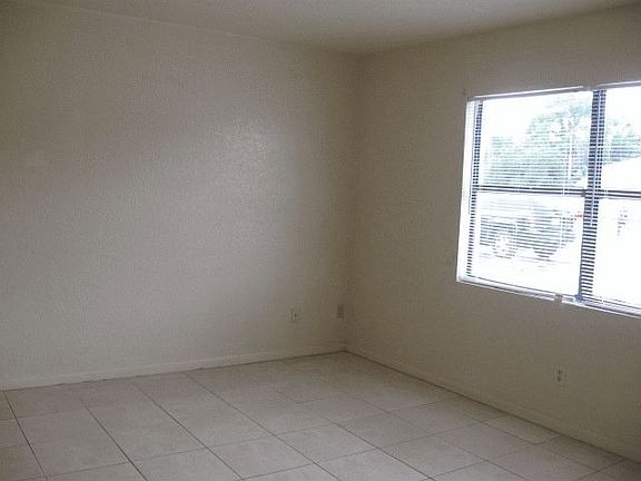 4th image of 3122 Harmon Ln