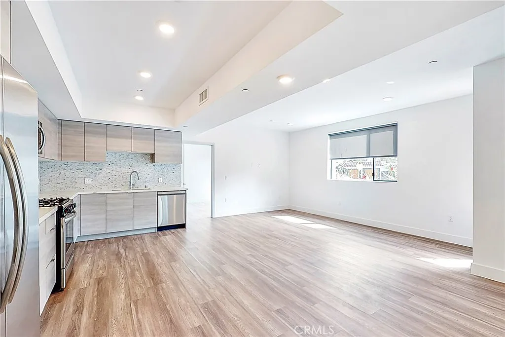 2 bed, 1100 sqft, $3,895 — Photo 4