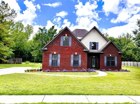 104 Chinaberry Ln, Alabaster, AL 35114