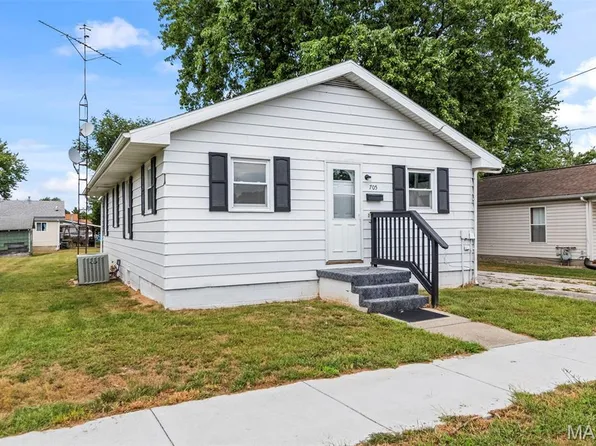 705 E Columbia St, Litchfield, IL 62056