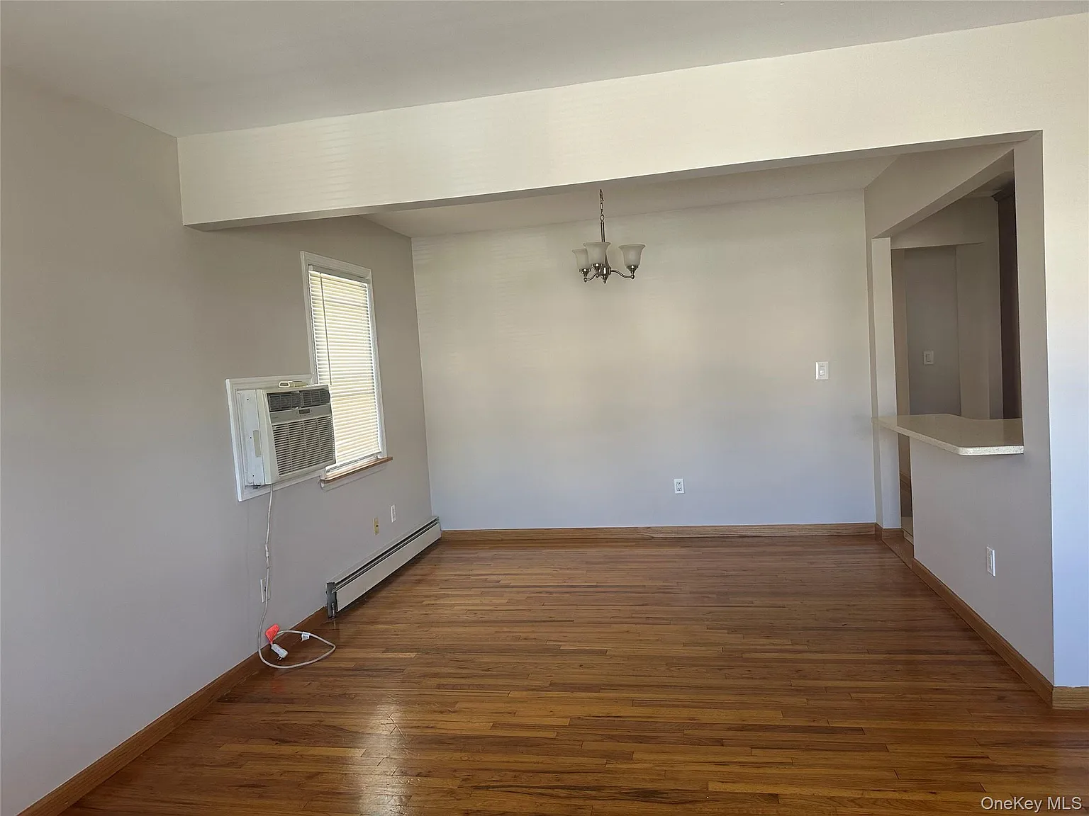 3 bed, 1.5 bath, 2300 sqft, $3,400 — Photo 3