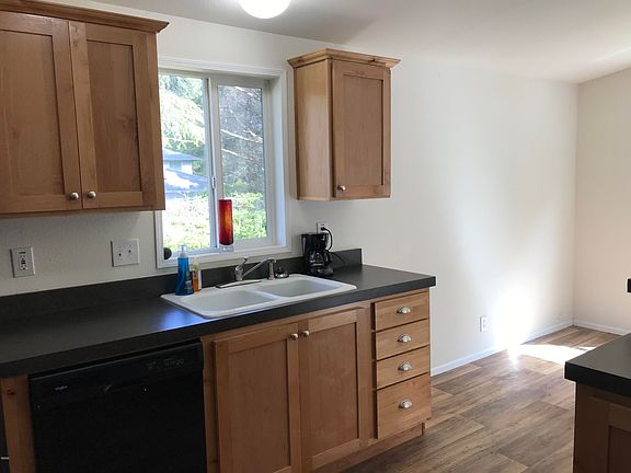 4th image of 503 SE Keel Ave