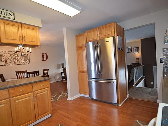 5th image of 370 Edgewood Dr