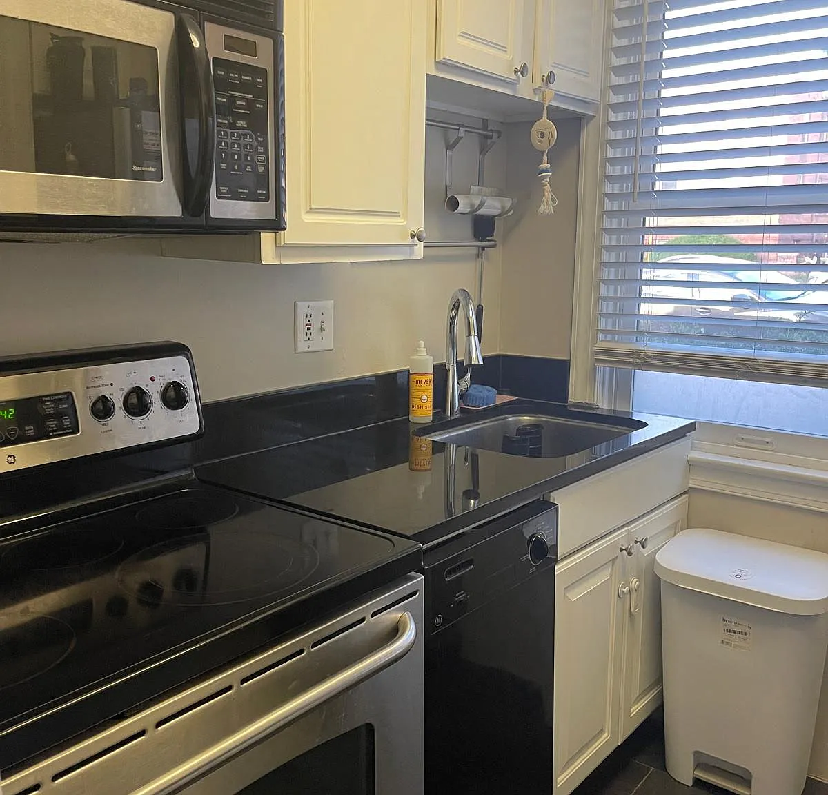 Studio, 408 sqft, $1,295 — Photo 3